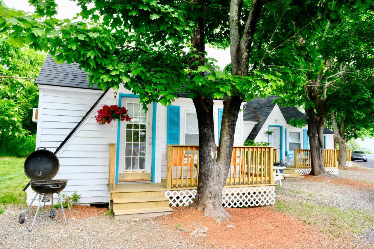 The Landings Inn And Cottages At Олд Орчард Бийч Екстериор снимка